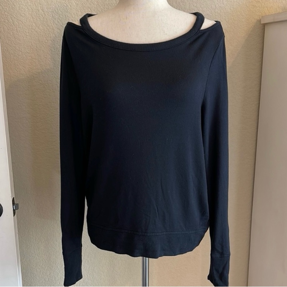 Athleta Open Shoulder Top🌹